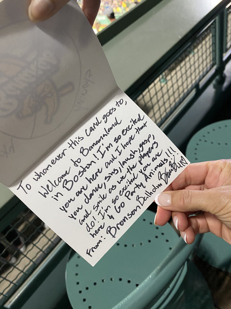 jsmithers's tweet photo. @TheSavBananas We found your hidden note! Such a great night at Fenway ❤️ https://t.co/bG2WByhDJb
