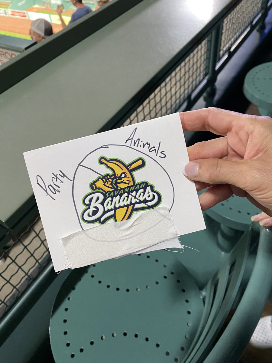 jsmithers's tweet photo. @TheSavBananas We found your hidden note! Such a great night at Fenway ❤️ https://t.co/bG2WByhDJb