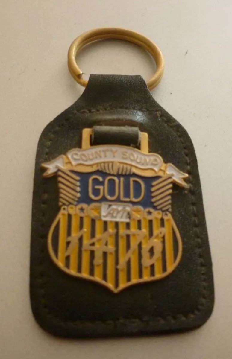 RadioMugs's tweet photo. We are having a golden day #CountySound #GoldAM #radiomerch @RadioMerch https://t.co/tuoSiE6kZC
