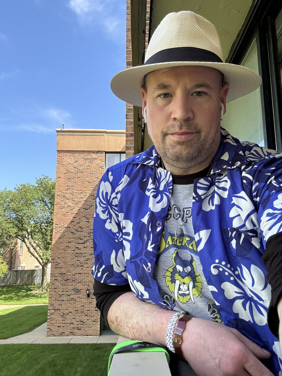 Michael_Joyce's tweet photo. New uni for today #psychcon
Go Sabercats! @waitforfistbump
Support the PAC #PCCPAC https://t.co/yN580kNiS8
