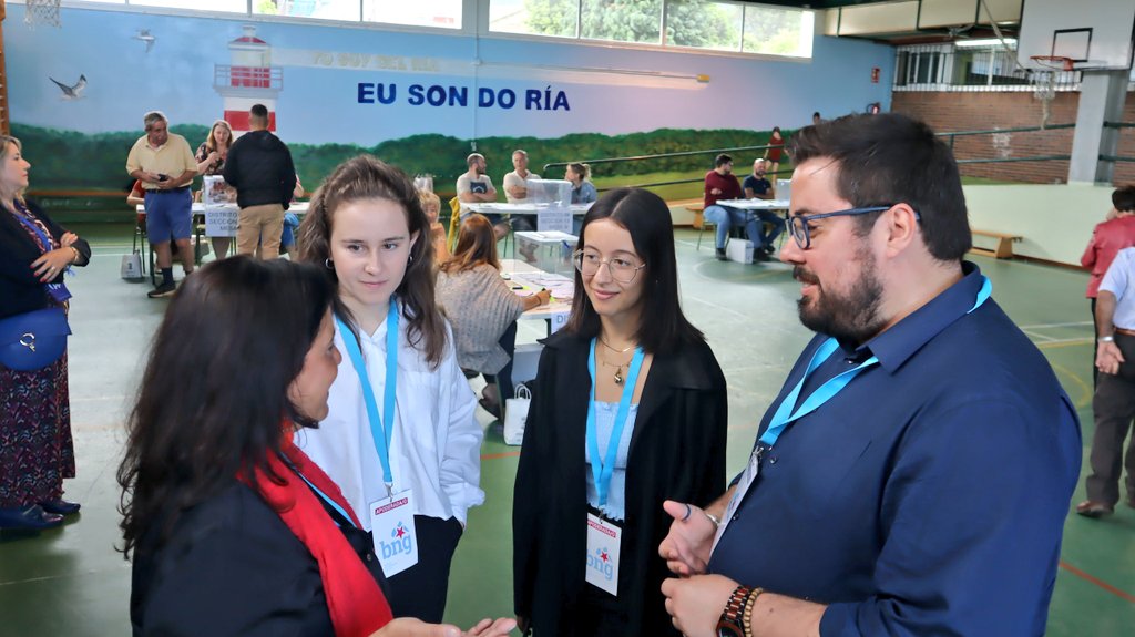 bngvigo's tweet photo. 🗳️ Continuamos percorrendo os colexios electorais en #Vigo coa nosa cabeza de lista Ana Miranda

Aínda restan máis de dúas hora para o peche das urnas, que ninguén quede na casa #AVozGalegaEnEuropa #EUconAnaMiranda https://t.co/nJdPHtQeZO