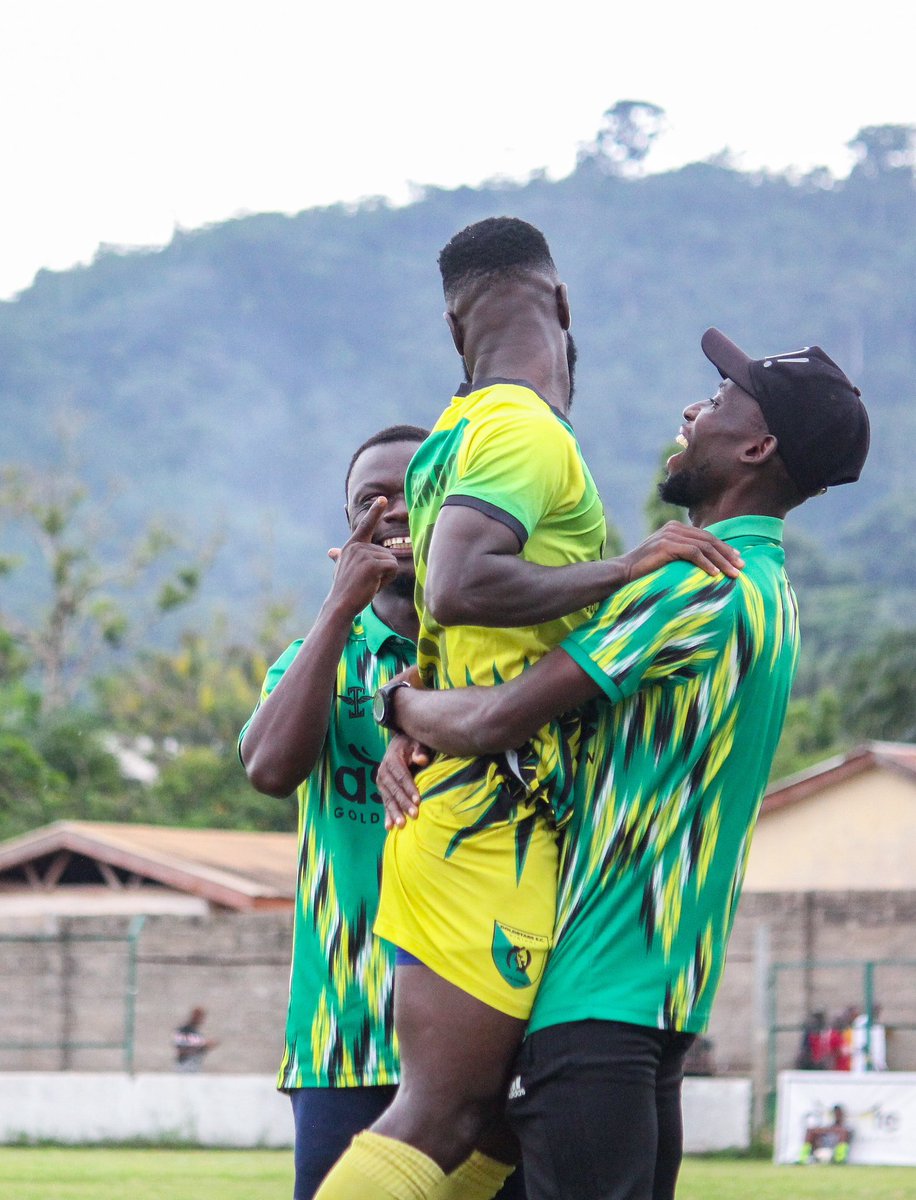 GoldStarsSc's tweet image. #GhanaPremierLeague #Week33

25’

Bibiani Goldstars SC 1️⃣-0️⃣ Medeama SC

[1’ Ronald Frimpong]