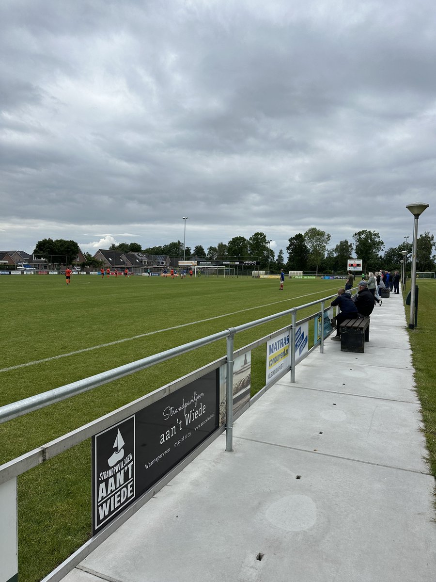 Maat_FC's tweet photo. Mede dankzij een héle vroege 1-0 hadden de oranje-zwarte Wanneperveners niet zo heel veel last van Vierde Klasser ‘Met Kracht Vooruit 1929’, al viel de beslissing pas nadat de Leeuwarders na een uur met een mannetje minder verder moesten… https://t.co/6RConzlZwH
