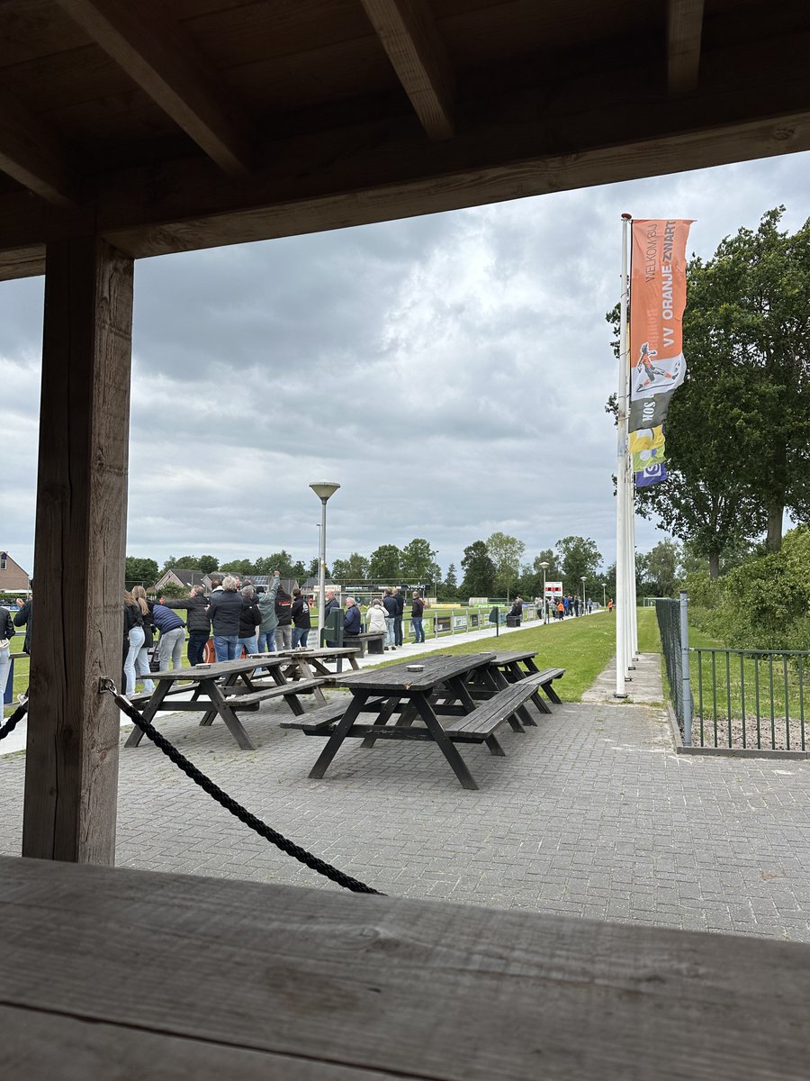 Maat_FC's tweet photo. Mede dankzij een héle vroege 1-0 hadden de oranje-zwarte Wanneperveners niet zo heel veel last van Vierde Klasser ‘Met Kracht Vooruit 1929’, al viel de beslissing pas nadat de Leeuwarders na een uur met een mannetje minder verder moesten… https://t.co/6RConzlZwH