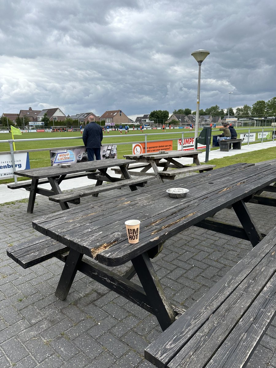 Maat_FC's tweet photo. Mede dankzij een héle vroege 1-0 hadden de oranje-zwarte Wanneperveners niet zo heel veel last van Vierde Klasser ‘Met Kracht Vooruit 1929’, al viel de beslissing pas nadat de Leeuwarders na een uur met een mannetje minder verder moesten… https://t.co/6RConzlZwH