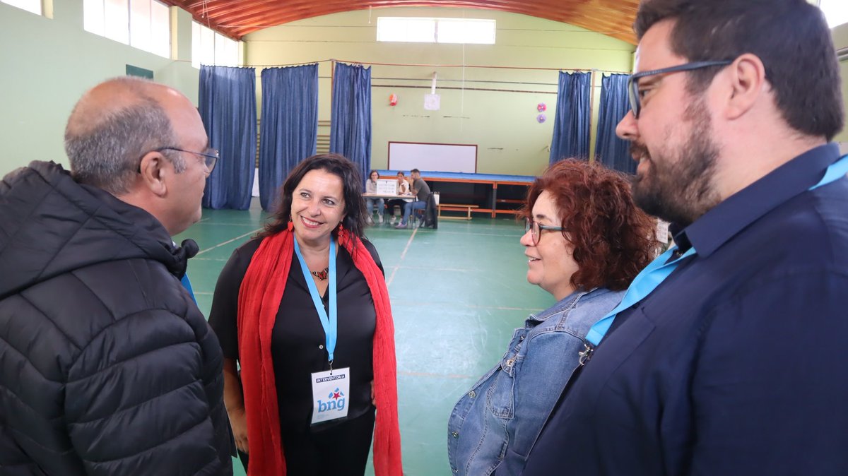 bngvigo's tweet photo. 🗳️ Continuamos percorrendo os colexios electorais en #Vigo coa nosa cabeza de lista Ana Miranda

Aínda restan máis de dúas hora para o peche das urnas, que ninguén quede na casa #AVozGalegaEnEuropa #EUconAnaMiranda https://t.co/nJdPHtQeZO