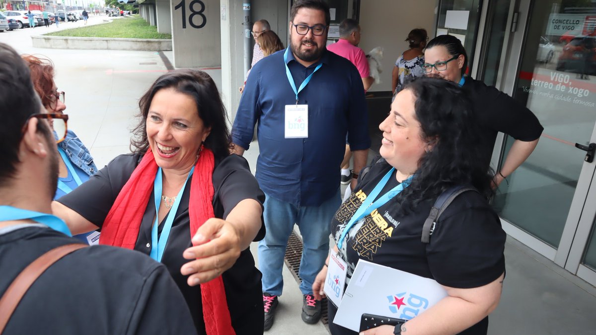 bngvigo's tweet photo. 🗳️ Continuamos percorrendo os colexios electorais en #Vigo coa nosa cabeza de lista Ana Miranda

Aínda restan máis de dúas hora para o peche das urnas, que ninguén quede na casa #AVozGalegaEnEuropa #EUconAnaMiranda https://t.co/nJdPHtQeZO