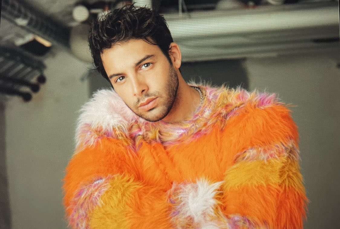 SofiaB87's tweet photo. Hey guys!
Don’t forget to vote for 👉 @DarinOfficial and 👉 #Electric ⚡️ on #Rixtopp6kl6 ‼️

Vote for song number 6 !

You can vote ‘til 6 PM Swedish time!

Vote right here 👇
https://t.co/Hdx2JH4c57 https://t.co/A5kGTUoivB
