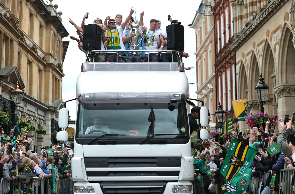 premrugby's tweet photo. Northampton has SHOWN UP 🤯

A hero's welcome for @SaintsRugby 😇

#GallagherPrem https://t.co/VP1c0zGmji