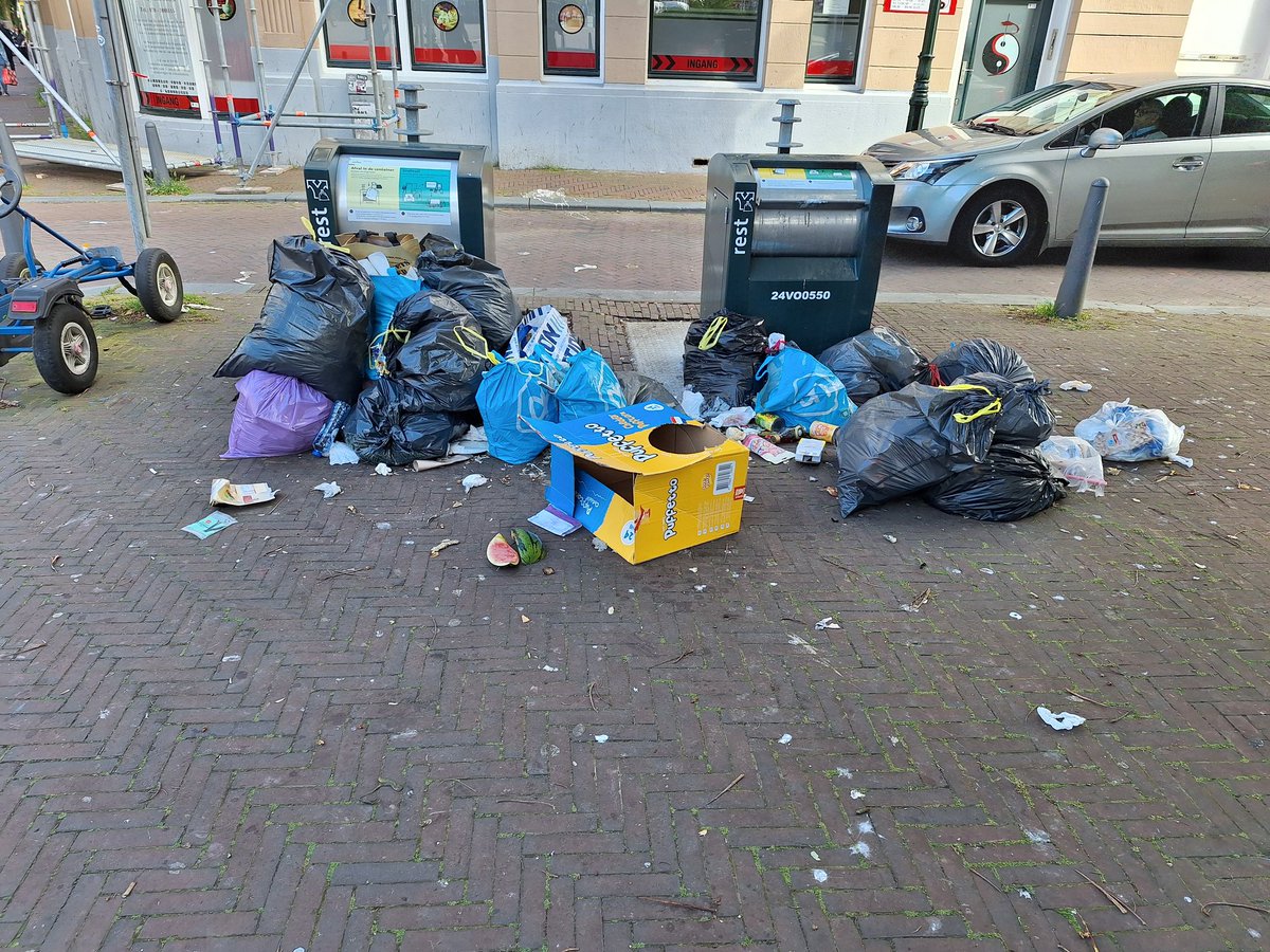 Buurtstation's tweet photo. Jammer weer #rodeloper deze middelvinger #stationsbuurt
@GemeenteDenHaag https://t.co/bHU0wFqXnB