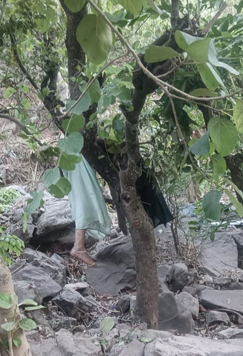 SalmanNizami_'s tweet photo. Very disturbing visuals. The attack on yatris in Reasi J&amp;K is strongly condemnable. The terrorists-  enemies of peace and brotherhood can't be humans. May they rot in hell..! https://t.co/XgMhBX7Sx7