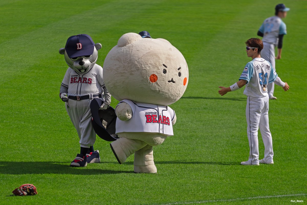 Run_Bears's tweet photo. ( 범인은 바로 옆에 )

#조수행 https://t.co/PQzYb7WIHI