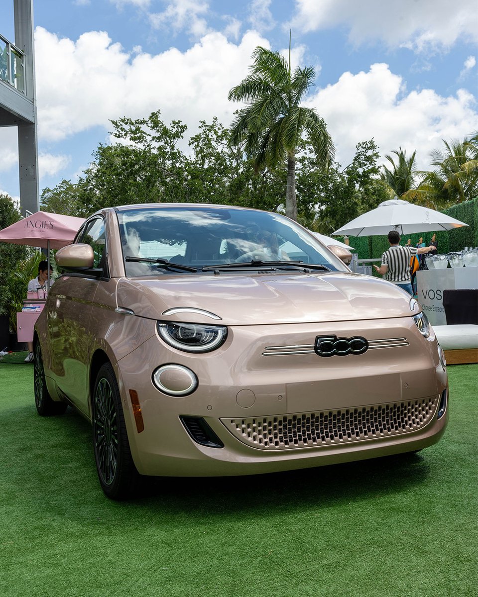FIATUSA's tweet image. The winning shade? Rose Gold. 🏁