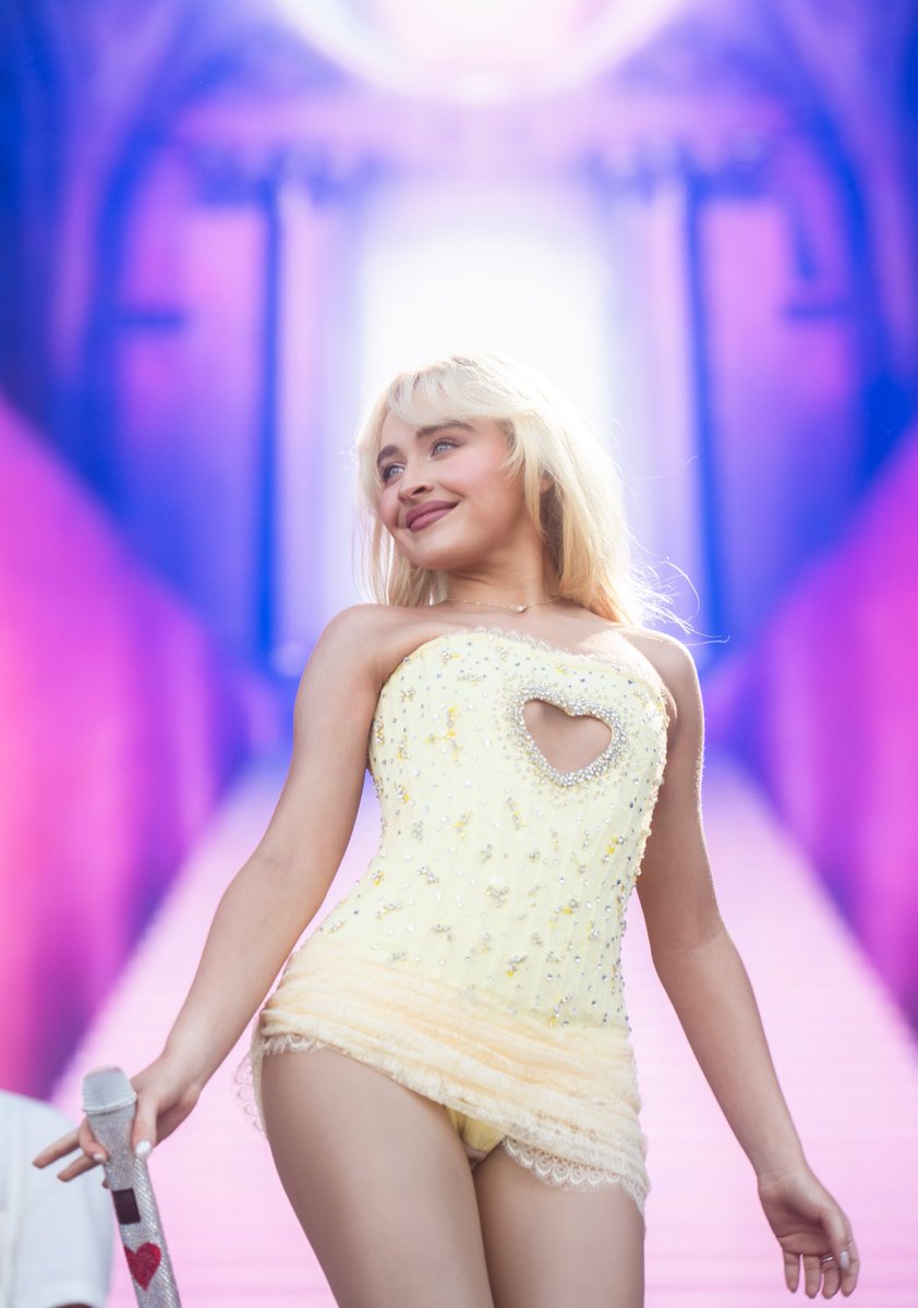 I took some photos of <a href="/SabrinaAnnLynn/">Sabrina Carpenter</a> yesterday at govball, can’t decide which one is the best 🤔