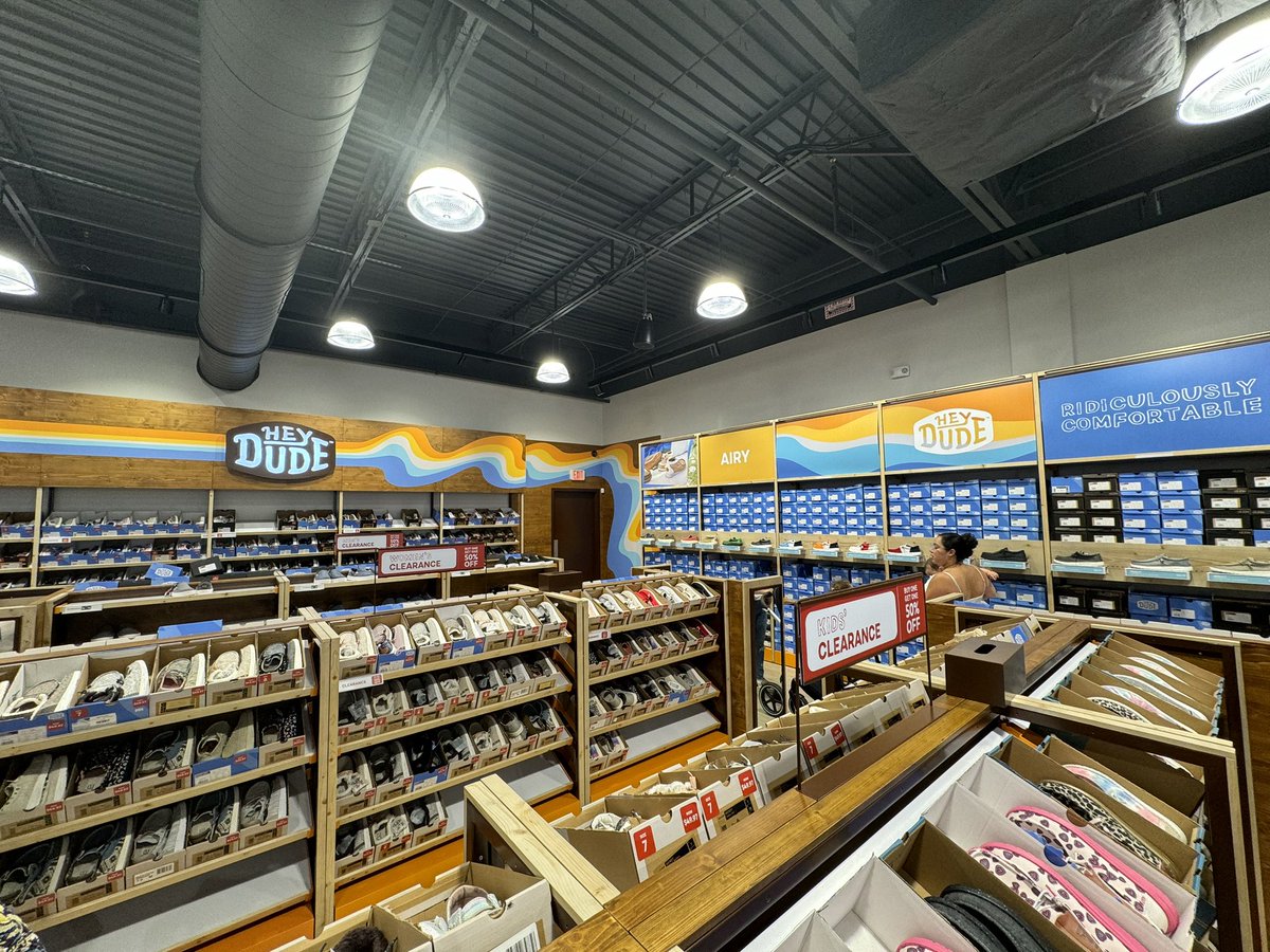 RealPapii's tweet photo. Hands down best shoe brand 💯

Hey Dude, High Noon, Penguin and Quirkie Summer 🏝️☀️ https://t.co/EKcaogwSno
