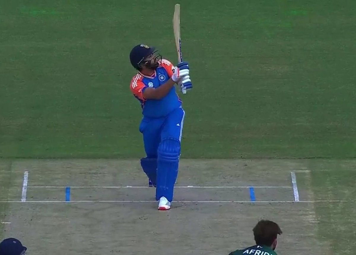 LoyalSachinFan's tweet photo. Rohit Sharma - First batter to hit a six against Shaheen Afridi in the first over in ODIs. 

Rohit Sharma - First batter to hit a six against Shaheen Afridi in the first over in T20Is. 

#INDvsPAK https://t.co/un2xZtwqNL