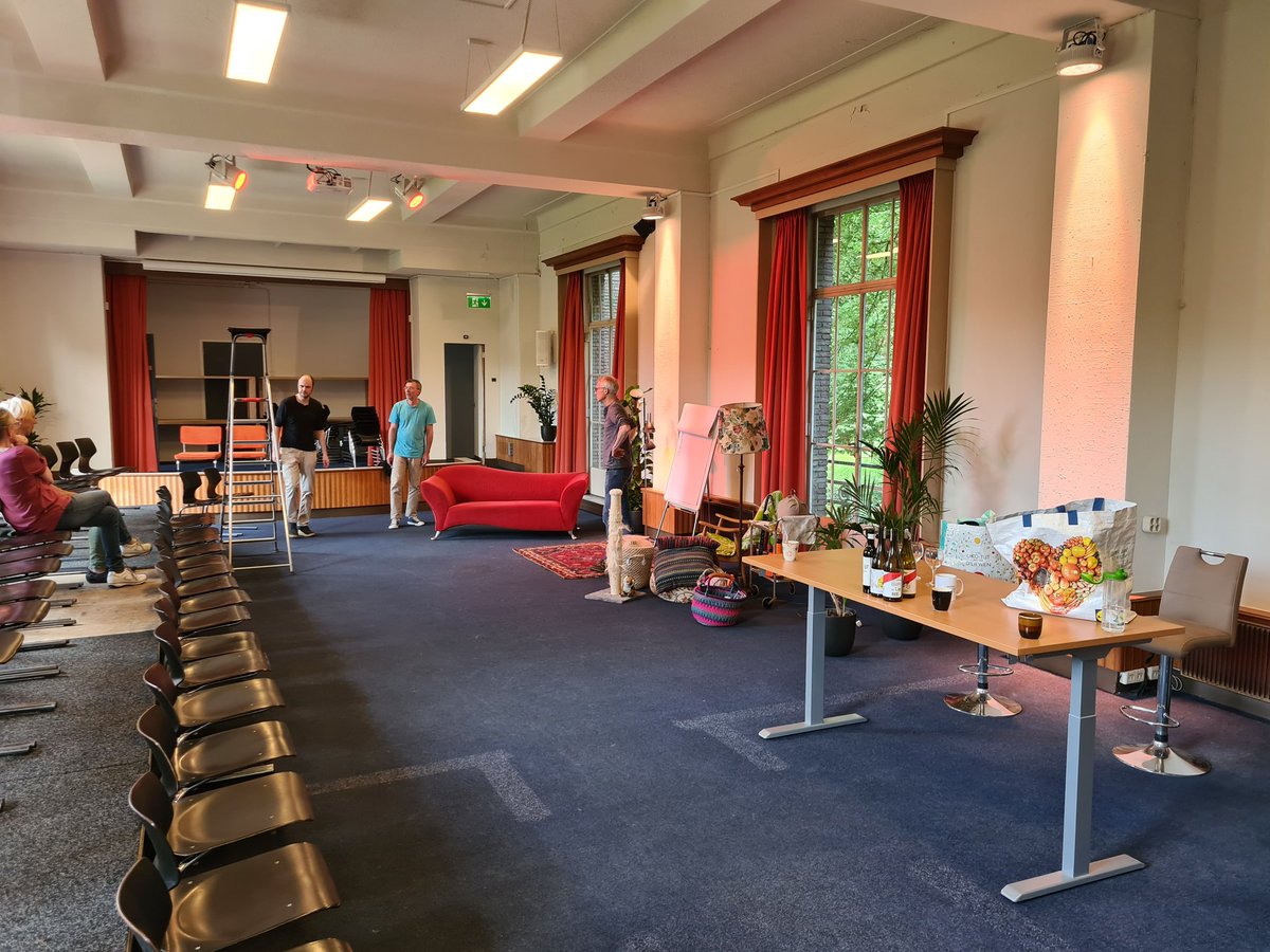 Nou de helft van onze #voorstellingen van 'Waterdragers' zit erop. Enthousiaste bezoekers :-). Nu even rust en vanaf donderdag weer 3 avonden vol ervoor. Er zijn nog kaarten maar het gaat snel. Dus reserveer op toneelgroeparnhem.nl op tijd!