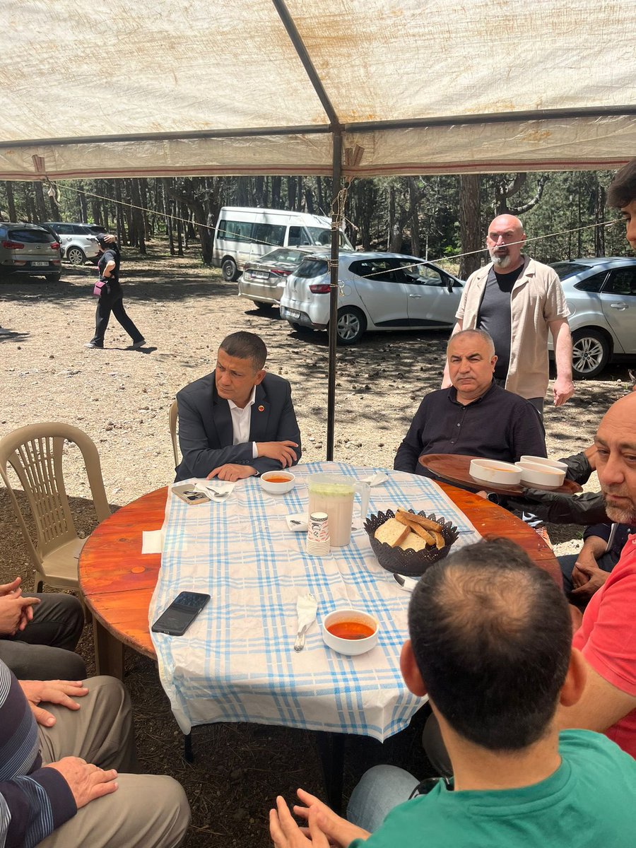 Türk mutfağının zenginliklerini ve yöresel lezzetlerini tanıtmak için ‘İskilip dolması’ İlçemiz Atatürk Çamı Göl Mevkii’nde düzenlenen etkinlikte sergilendi ve katılımcıların beğenisine sunuldu.

Etkinlikte misafirlere İskilip dolmasının yapılışı ve tarihi hakkında bilgi verildi.