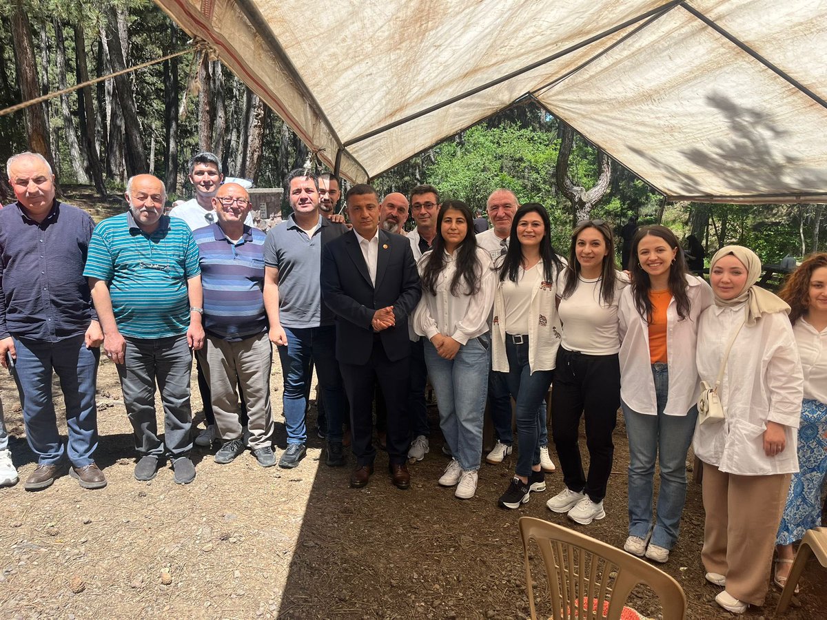 TCKIZILCAHAMAM's tweet photo. Türk mutfağının zenginliklerini ve yöresel lezzetlerini tanıtmak için ‘İskilip dolması’ İlçemiz Atatürk Çamı Göl Mevkii’nde düzenlenen etkinlikte sergilendi ve katılımcıların beğenisine sunuldu.

Etkinlikte misafirlere İskilip dolmasının yapılışı ve tarihi hakkında bilgi verildi. https://t.co/HJhSim79PA