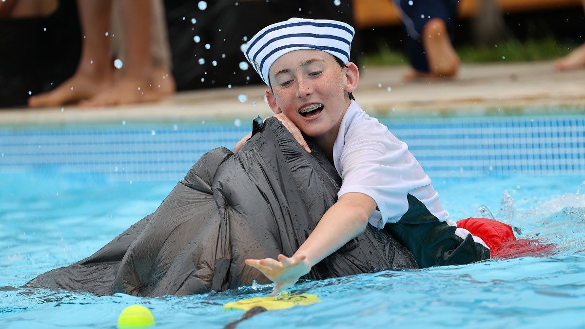 SFSOxford's tweet image. Canoes made from cardboard, bin bags and gaffer tape…..what could possibly go wrong?! Some of the boys creations fared better than others but in the end of the day, the boarders had enormous fun! #iloveboarding #boardingweekend