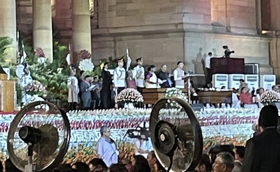 viswadeep12345's tweet photo. मा.#जितिनप्रसाद जी को उत्तर प्रदेश से एक मात्र ब्राह्मण चेहरा के रूप में भारत सरकार में  मंत्री बनने की बहुत बहुत बधाई।
 शुभ कामनाएं ।
आज मुझे राष्ट्रपति भवन दिल्ली में इन पलों का साक्षी बनने की खुशी प्राप्त हुई।💐💐💐💐
जय श्री परशुराम 🚩 https://t.co/9rSLqlC8yw