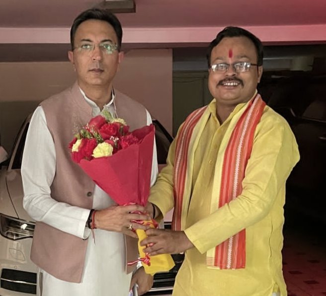viswadeep12345's tweet photo. मा.#जितिनप्रसाद जी को उत्तर प्रदेश से एक मात्र ब्राह्मण चेहरा के रूप में भारत सरकार में  मंत्री बनने की बहुत बहुत बधाई।
 शुभ कामनाएं ।
आज मुझे राष्ट्रपति भवन दिल्ली में इन पलों का साक्षी बनने की खुशी प्राप्त हुई।💐💐💐💐
जय श्री परशुराम 🚩 https://t.co/9rSLqlC8yw