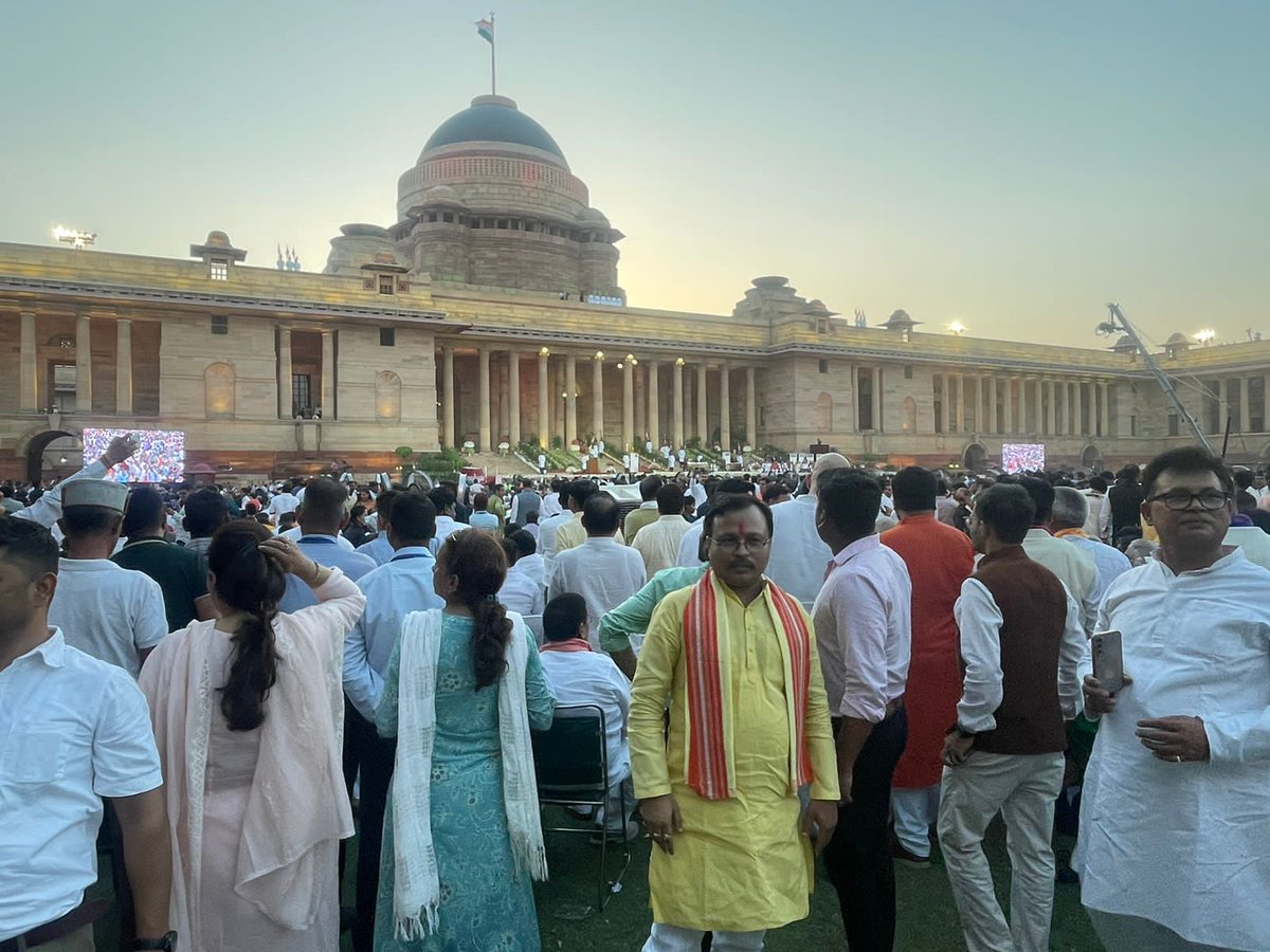 viswadeep12345's tweet photo. मा.#जितिनप्रसाद जी को उत्तर प्रदेश से एक मात्र ब्राह्मण चेहरा के रूप में भारत सरकार में  मंत्री बनने की बहुत बहुत बधाई।
 शुभ कामनाएं ।
आज मुझे राष्ट्रपति भवन दिल्ली में इन पलों का साक्षी बनने की खुशी प्राप्त हुई।💐💐💐💐
जय श्री परशुराम 🚩 https://t.co/9rSLqlC8yw