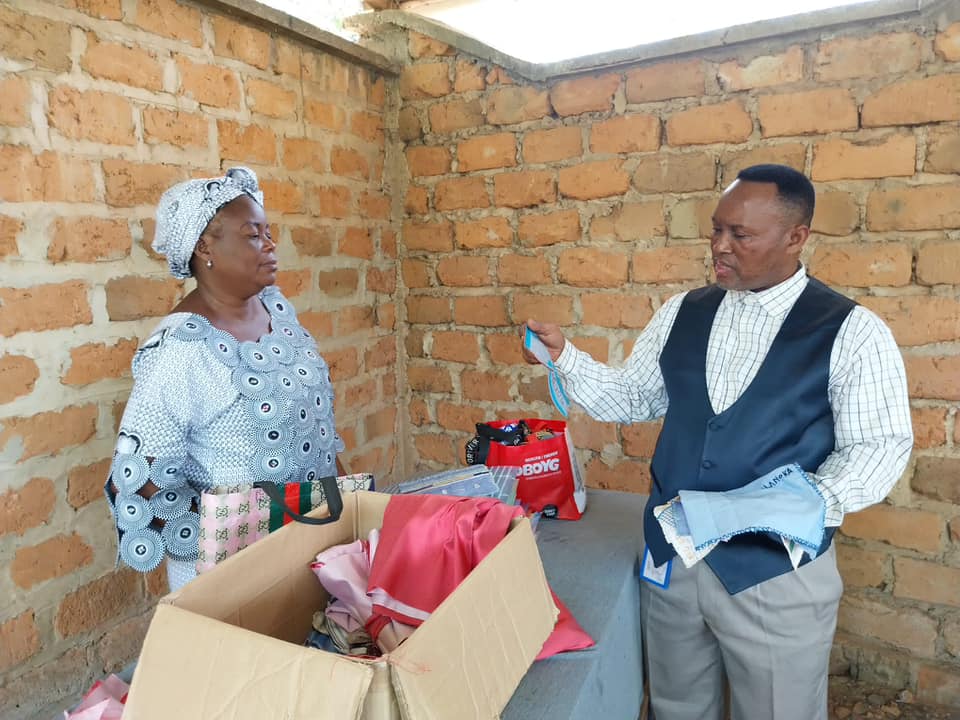 FOFRALO's tweet photo. Activités du Président du Conseil d'Administration
@NdoSiya du 19/01 au 03/02/24 au siège de
@FOFRALO à Mbanza-Ngungu au Kongo Central. Visites des sites avec les collaborateurs et les hôtes et partenaires. https://t.co/7ShA3MIuVJ
