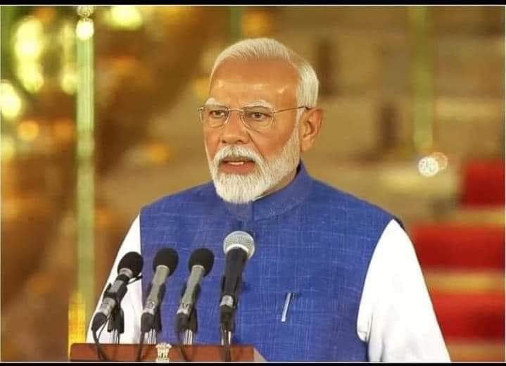 as7827140's tweet photo. विश्व के सर्वाधिक लोकप्रिय नेता आदरणीय श्री @narendramodi जी ने आज तीसरी बार प्रधानमंत्री पद की शपथ ली है।
इस ऐतिहासिक अवसर पर संपूर्ण देश हर्षित है, उत्साहित है। परिवार जन गर्व से भरे हुए हैं। ��ह भारत का नया सूर्योदय है।
@narendramodi @myogiadityanath @rajnathsingh @bjp4balliait https://t.co/MZrR6U9Tl6