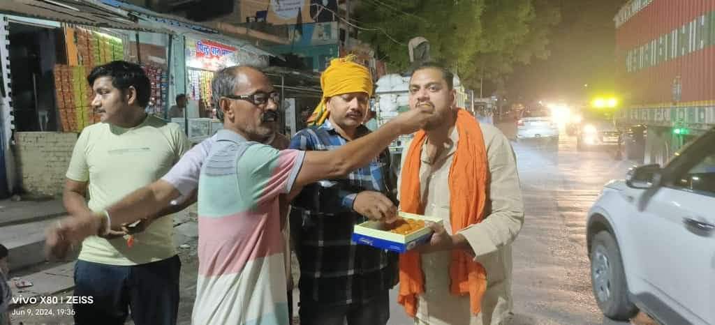 as7827140's tweet photo. विश्व के सर्वाधिक लोकप्रिय नेता आदरणीय श्री @narendramodi जी ने आज तीसरी बार प्रधानमंत्री पद की शपथ ली है।
इस ऐतिहासिक अवसर पर संपूर्ण देश हर्षित है, उत्साहित है। परिवार जन गर्व से भरे हुए हैं। ��ह भारत का नया सूर्योदय है।
@narendramodi @myogiadityanath @rajnathsingh @bjp4balliait https://t.co/MZrR6U9Tl6