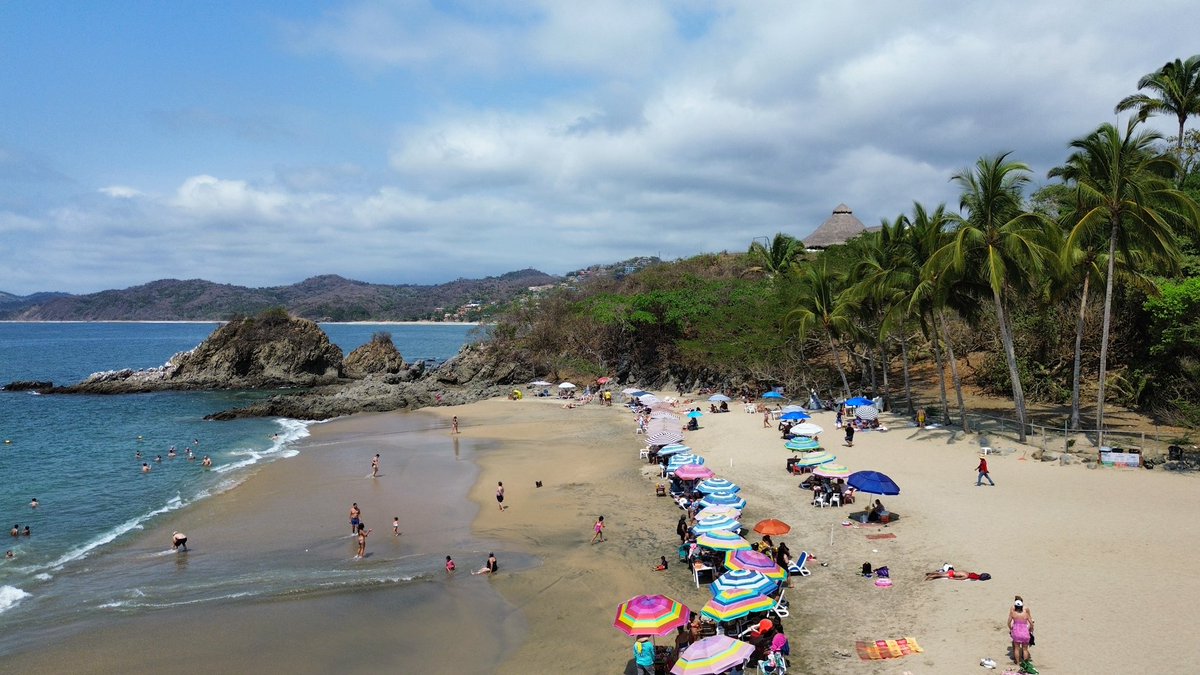JopamWorld's tweet photo. La Playa de los muertos en #Sayulita #RivieraNayarit #Mexico 🌴☀️🏄‍♂️🌊 #JopamWorld https://t.co/dpQvL7nu0J