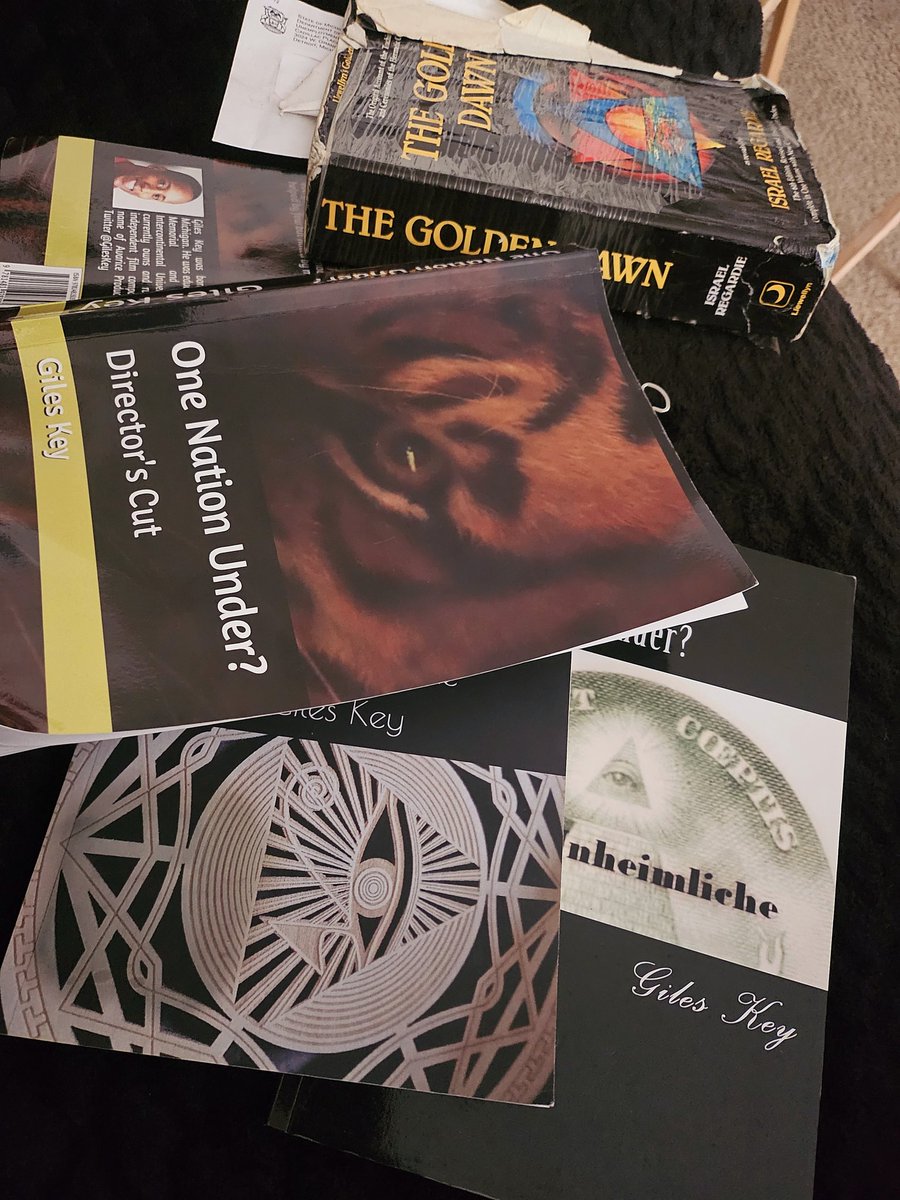 GilesKey's tweet image. #writinglife 
#SundayMotivations 
#OnenationunderGiles