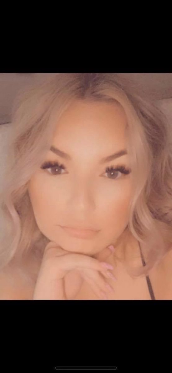 RebeccaDaPron's tweet photo. Happy birthday to my beautiful daughter. 😘🎁🛍️🧁🎉 https://t.co/6KpKwFoN8I
