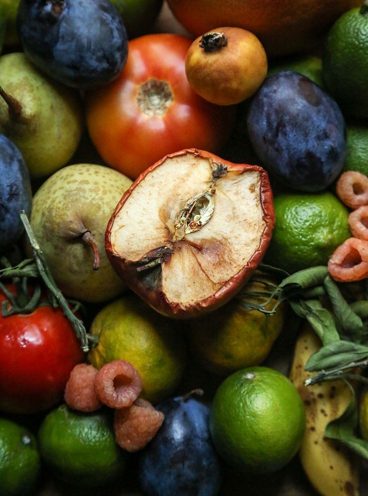 NutritionistKD's tweet photo. #WorldFoodSafetyDay
 Food  safety  in #TraditionalMarkets by the  5⃣ simple steps:
✅Maintain good personal hygiene habits in markets 
✅Don't mix raw & ready-to-eat foods 
✅Reduce contact with animals 🐔🐐🐖 
✅Avoid crowds/keep a safe distance from others 
✅Store food products at the right 🌡️

#FoodSafety | #NutritionistVoice | #NutritionistKD 

@27Jipman @ucpaUG @unhco @UgandaCancerIns @HeartUganda @NutritionistsRw @jdiana956 @MwesigyeWalter @oscarmoses19 @MusinguziElly1 @SabrinaKitaka @EdemafredOtto @dkulumba1 @UNHCRuganda @UNICEFUganda @OPMUganda @ChefKarim02
