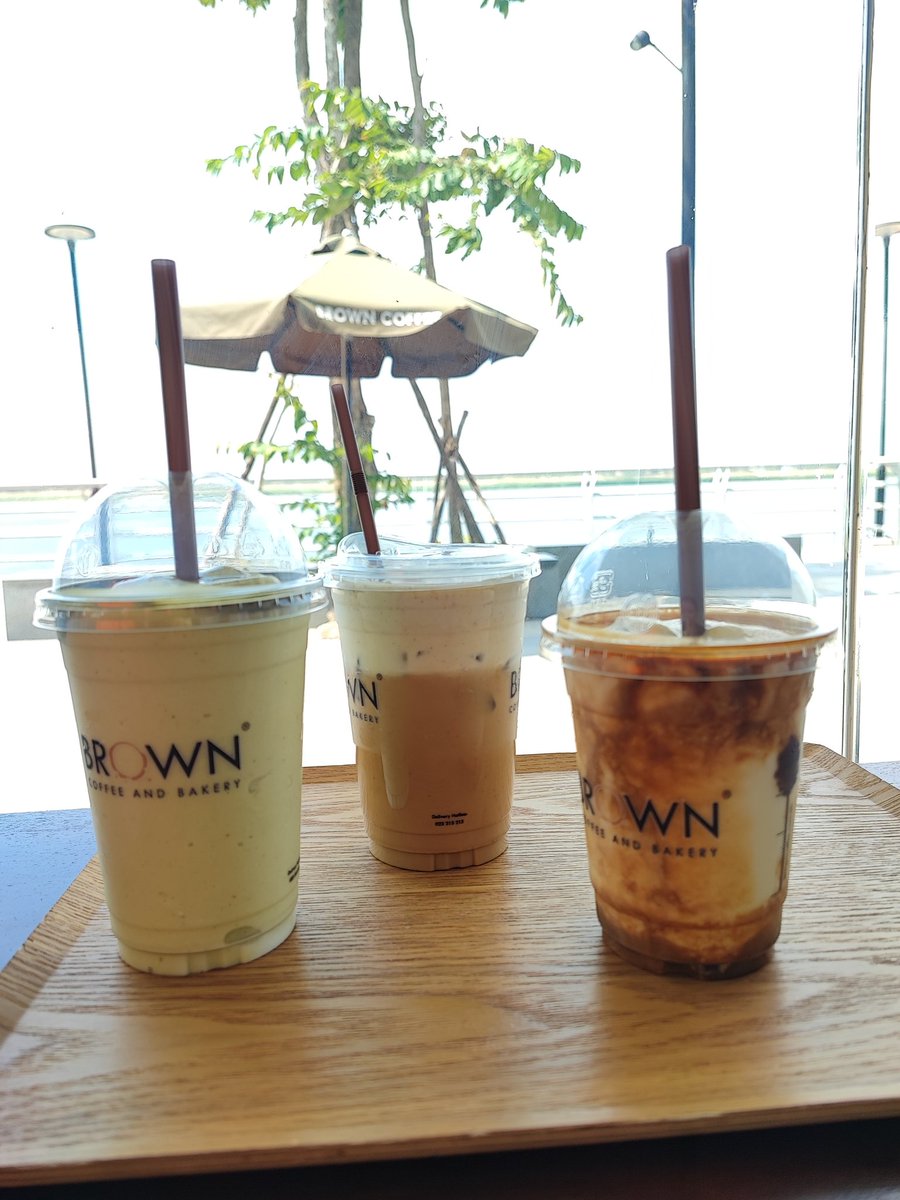 mey9mey's tweet photo. 1. Kampot Pepper Cream Latte
2. Brown kampot Durian Frappe
3. Matcha Avocado Frappe
Which one your favourite? @browncoffee_kh #meywithken #CoffeeLover #CoffeeTime #Coffee #coffeelovers #coffeelove #coffeephoto #photography #FamilyAffair #FamilyFirst #cappucino #Drinking #drinks https://t.co/kvi0A4uP6p