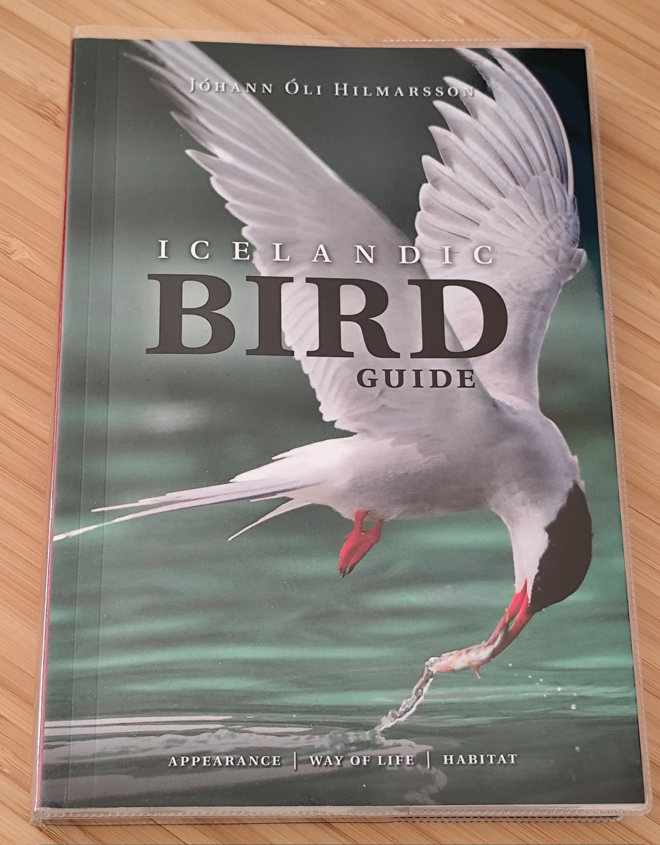 Converdete's tweet photo. Hace un año terminé un viaje por #Islandia, lugar elegido por muchas #aves migratorias para criar en esta isla con pocos depredadores. Muy recomendable este #libro para reconocer muchas especies árticas o que emigran desde América y con las que estamos poco familiarizados. https://t.co/vEhZDliV7g