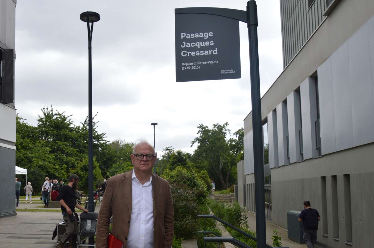 RAutrement's tweet photo. #rennes : la ville a rendu hommage à l'homme politique, Jacques Cressard. Elle lui a donné le nom d'un passage. https://t.co/PVdB5w7tjH https://t.co/aDYUwj2mdF