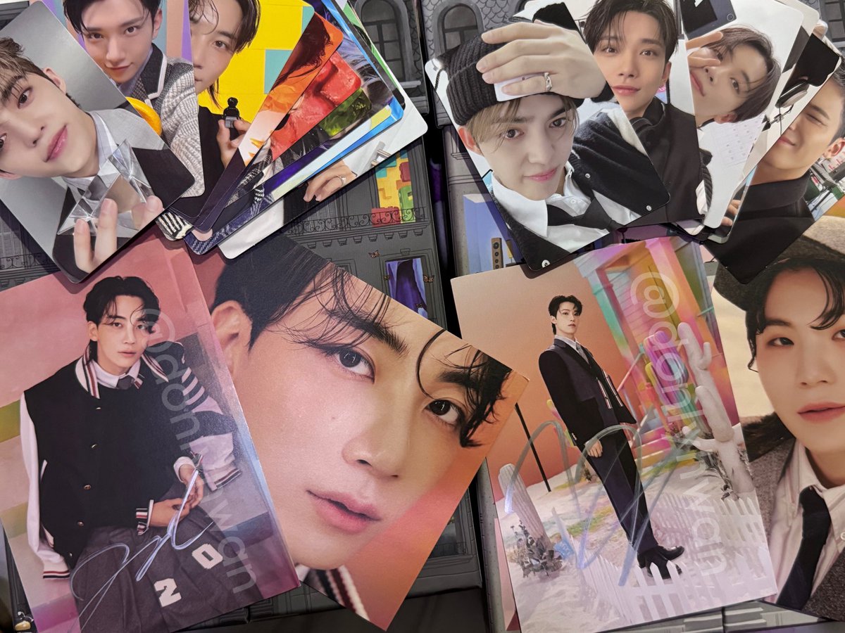 donlyhwan's tweet photo. finally have my hands on my 17 is right here albums + the signed postcards 🥹🩵 i love it so much !!! 

special thanks to @cartsjoshu for helping me get them 🥳‼️ https://t.co/DDFNCVgrr6