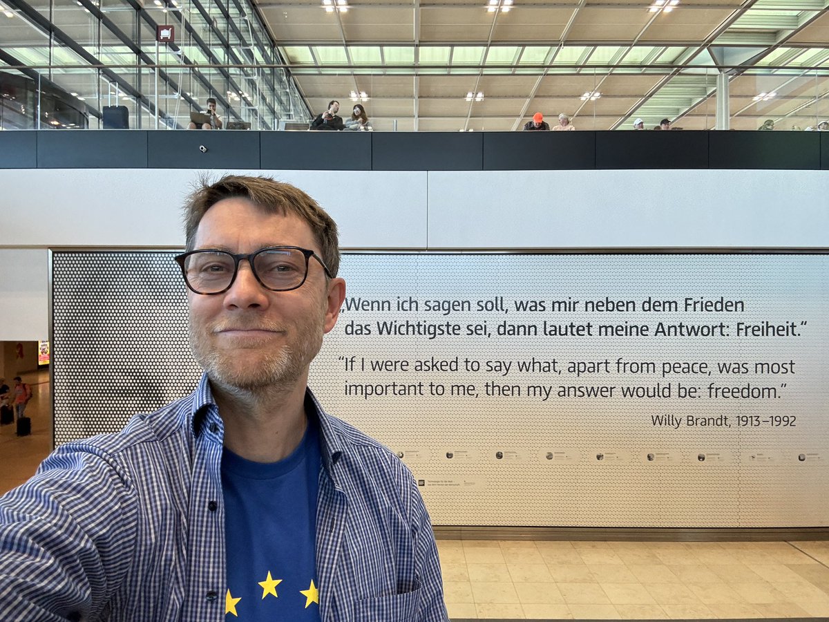 HobohmJens's tweet photo. Heute morgen: Europa gewählt. Jetzt: Dienstreise nach Polen angetreten. Ist doch ganz einfach, denn wir leben in der EU. https://t.co/V5qnxwIMc4