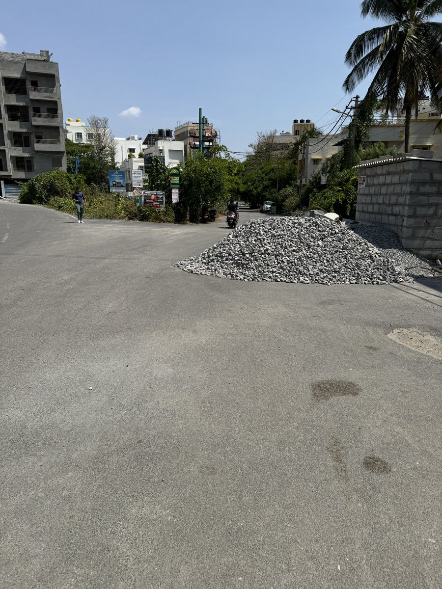 AswathiMohanpk's tweet photo. @_kanakapuraroad  Large construction materials blocking sidewalks &amp; roads near Vidyashilp School Banashankari create safety hazards for pedestrians &amp; drivers. Especially dangerous for students.Exact location-Jayanagar housing society layout ,Gubbalala. Please help us https://t.co/qsdZAdoTf8