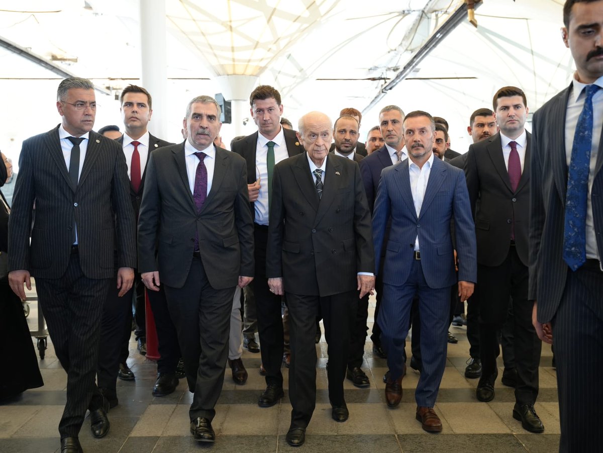 MHP_Bilgi's tweet photo. Genel Başkanımız Sayın Devlet BAHÇELİ, Ülkü Ocakları Birliği Genel Başkanlarından Dr. İbrahim DOĞAN'ın Ankara Karşıyaka Mezarlığı'nda düzenlenen cenaze törenine katıldı. https://t.co/VnE6EdnmiP