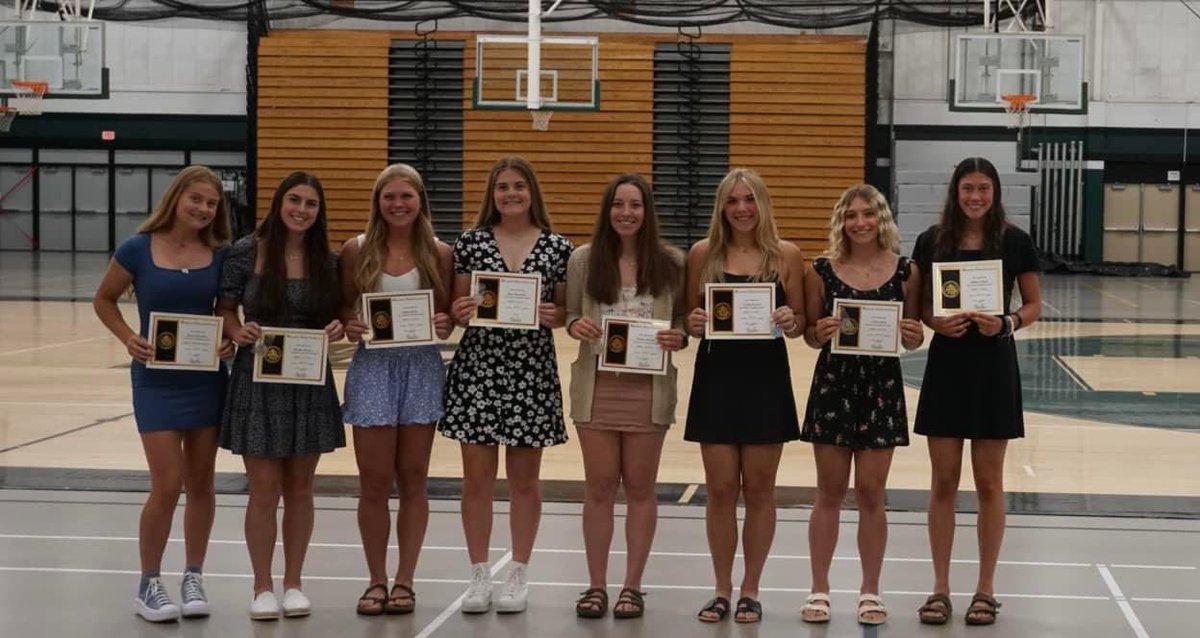 MaraMeverd30's tweet photo. The 2024 HS season came to an end with our team going 20-7 (playing state contenders) and were regional champs. I was once again selected for 2nd team all-conference infield, was the top play of the week on a local news channel, had a .380 BA, .474 OBP, .430 SLG in 95 PA. https://t.co/VSCKXmzuVV