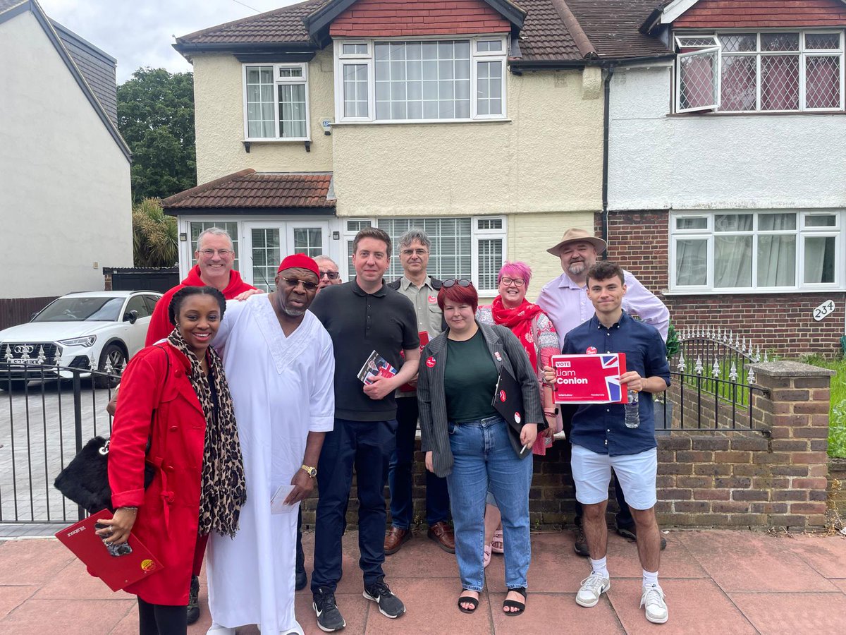 Team Orpington out and about in Elmers End today in support of the <a href="/BeckPengeLabour/">Beckenham and Penge Labour Party</a> candidate <a href="/LiamConlon2/">Liam Conlon</a> 
There seems to be a total collapse in support for the Conservatives in the area!