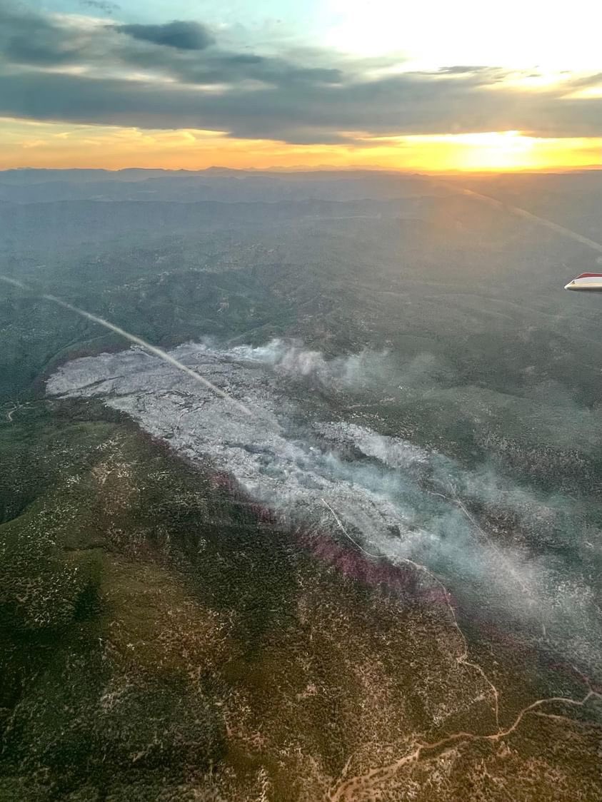 HotshotWake's tweet image. The Bear Fire: Tankers put a hurtin on this thing before the sun went down. Crews should be hitting the line today. 

This fire is burning on Fort Apache ground in Arizona. 

Thanks to the subscriber who shared this 📷. #azfire #azwx #bearfire #wildfire