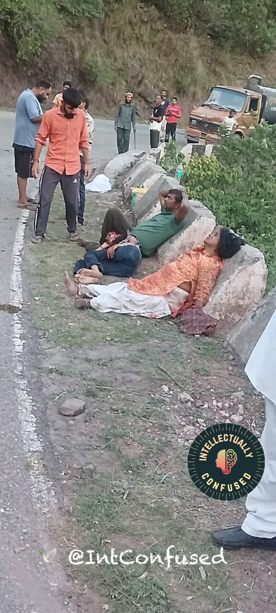 IntConfused's tweet photo. #Breaking 🚨: Details of the recent terror attacks in Jammu and Kashmir:
◦Poonch District Attack (December 22, 2023):
◦Incident: Four Army soldiers were killed, and two others were injured when terrorists ambushed two Army vehicles in Jammu and Kashmir’s Poonch district.
◦Location: The attack occurred at Dhatyar Morh between Dhera Ki Gali and Bufliaz around 3:45 pm.
◦Terrorist Strategy: The terrorists positioned themselves atop a hill and fired bullets at the Army vehicles as they slowed down due to a blind curve and bumpy road.
◦Investigation: A National Investigation Agency (NIA) team is investigating the site.
◦Security Measures: Security forces launched a cordon and search operation in the forest area of Poonch district after the attack.

#PoonchAttack
#SurankoteAttack
#SunjwanEncounter
#India #JammuandKashmir #Poonch