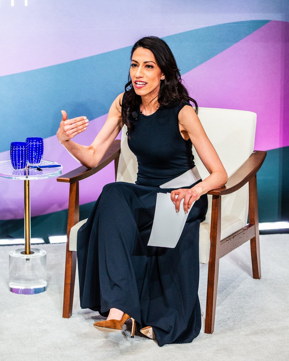 HumaAbedin's tweet photo. 2/3 Each shared their remarkable journeys to the top of their fields. A key lesson emerged: you need to be your authentic self. As Bonnie writes in her new book, “Women were told that in order to make it, we need to fake it. But in order to make it, we need to face it.” https://t.co/PhD1ZIB7PS
