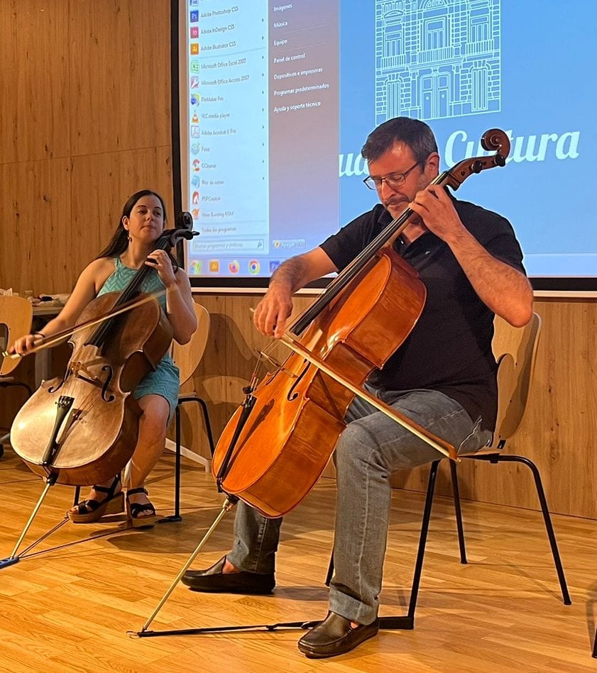 LuisV_1789's tweet photo. Educación, Juventud, Implicación, Cultura, Memoria. Es el camino. Gracias a todas, Guardianas de Memoria, y a @quartdepoblet por apoyar este proyecto educativo y solidario en el 1r aniversario de ⤵️ https://t.co/SLxdVvyBiU Regala Memoria y haz red. @XEiM_PV @ARMH_Memoria @zetahv https://t.co/oBeLTF9oso