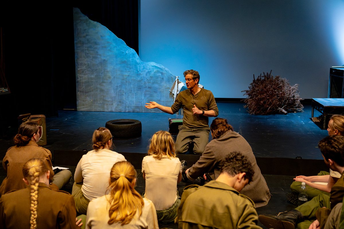 👋 We're seeking theatre practitioners to work with our Youth Companies 🎭

Are you experienced in working with young people, using theatre skills to facilitate them in building confidence and develop their performance skills?
We want to hear from you! bit.ly/3ySRJZ3