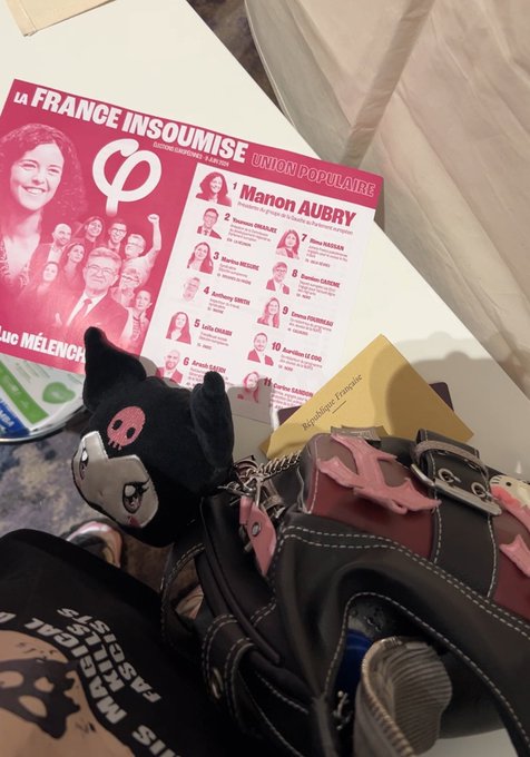 on m&rsquo;a dit que mon style match avec le bulletin j&rsquo;suis trop contente🎀 https://t.co/7wxx5c0546