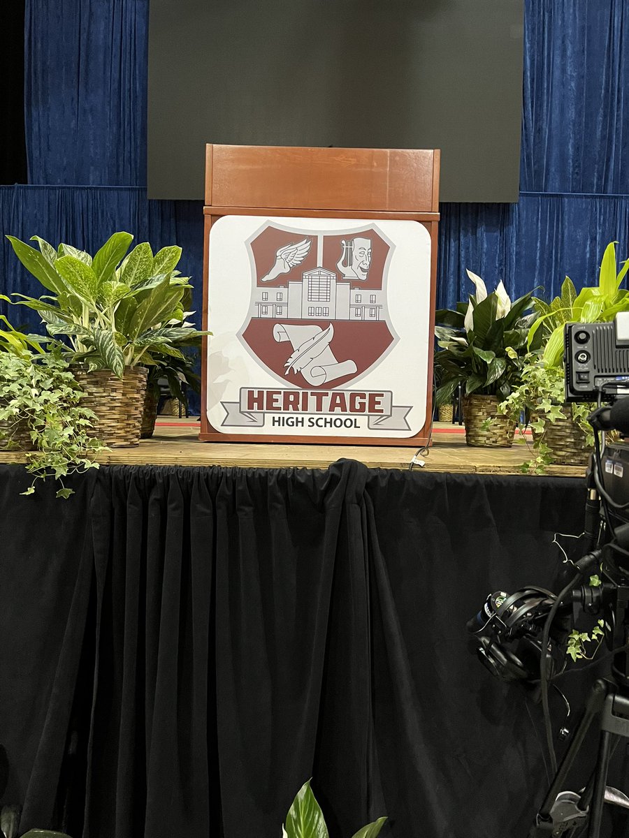 HeritageHS's tweet photo. The stage is set.  Let’s go Class of 2024! #NNPSGrad #HHS2024 https://t.co/qyezGivaoF